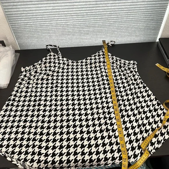 Women's Black and White Houndstooth Top - Picture 11 of 12